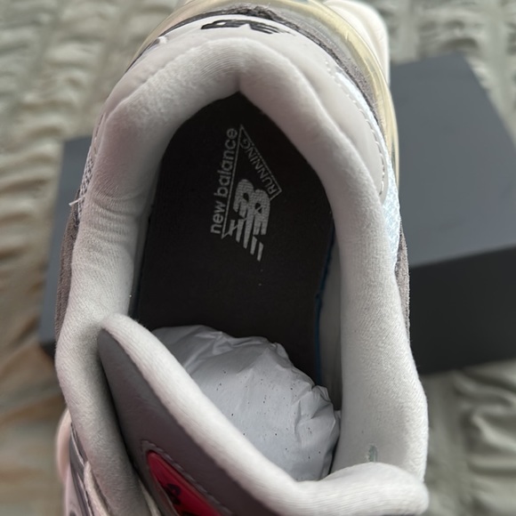 New balance 9060 lepton once on carpet - Picture 3 of 6